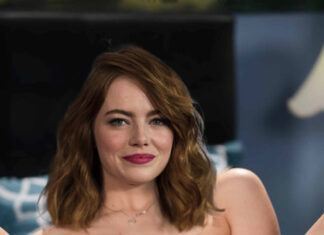 Emma Stone Shows Her Pussy