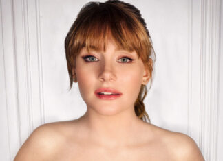 Bryce Dallas Howard Topless
